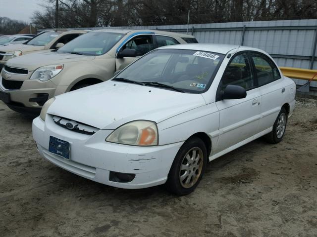 KNADC125736246257 - 2003 KIA RIO WHITE photo 2