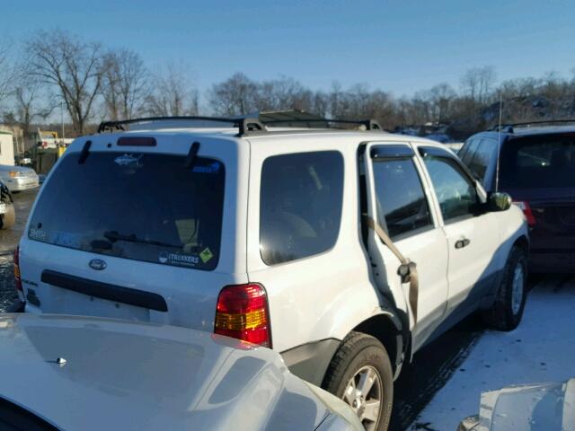 1FMYU93195KA28189 - 2005 FORD ESCAPE XLT WHITE photo 4