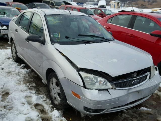 1FAFP34N45W148823 - 2005 FORD FOCUS ZX4 SILVER photo 1