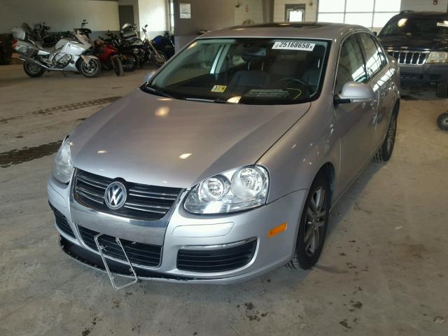 3VWSF71K35M609603 - 2005 VOLKSWAGEN NEW JETTA SILVER photo 2