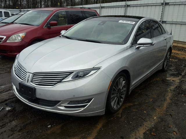 3LN6L2GK8DR815892 - 2013 LINCOLN MKZ SILVER photo 2