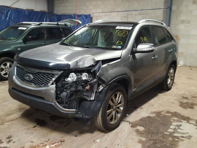 5XYKUDA25CG286673 - 2012 KIA SORENTO EX GRAY photo 2