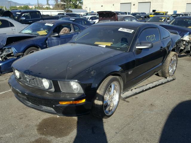 1ZVFT82H165261729 - 2006 FORD MUSTANG GT BLACK photo 2