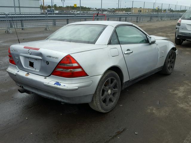 WDBKK47F9YF149910 - 2000 MERCEDES-BENZ SLK 230 KO RED photo 4