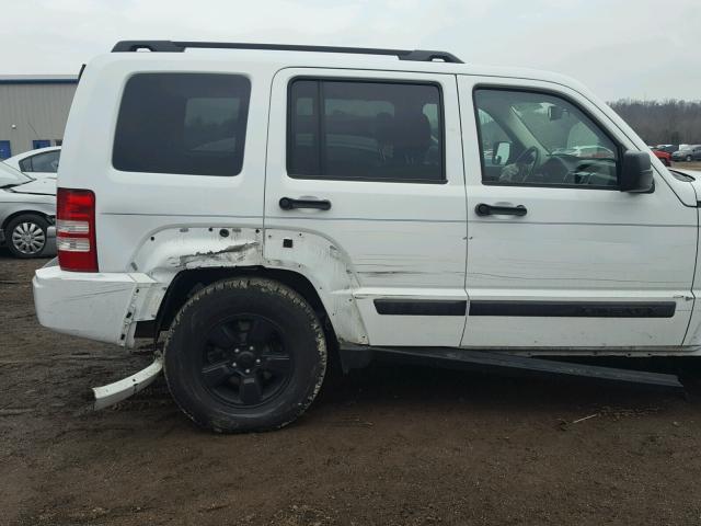 1C4PJMAK7CW125338 - 2012 JEEP LIBERTY SP WHITE photo 9