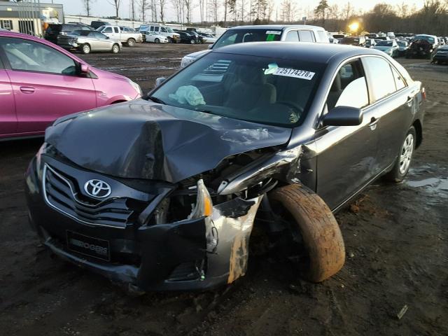 4T1BF3EKXBU166441 - 2011 TOYOTA CAMRY BASE GRAY photo 2