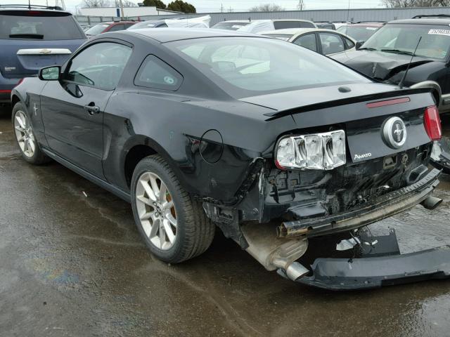 1ZVBP8AM2B5164745 - 2011 FORD MUSTANG BLACK photo 3