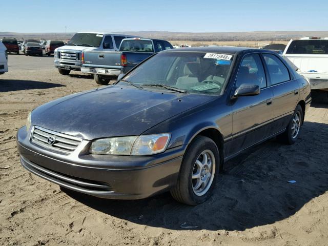 JT2BG28K2Y0392120 - 2000 TOYOTA CAMRY LE GRAY photo 2