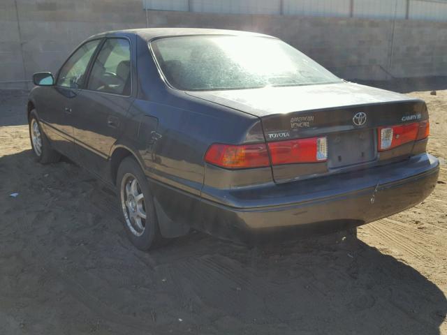 JT2BG28K2Y0392120 - 2000 TOYOTA CAMRY LE GRAY photo 3