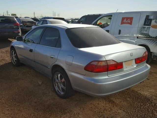 JHMCG6654YC002230 - 2000 HONDA ACCORD LX SILVER photo 3