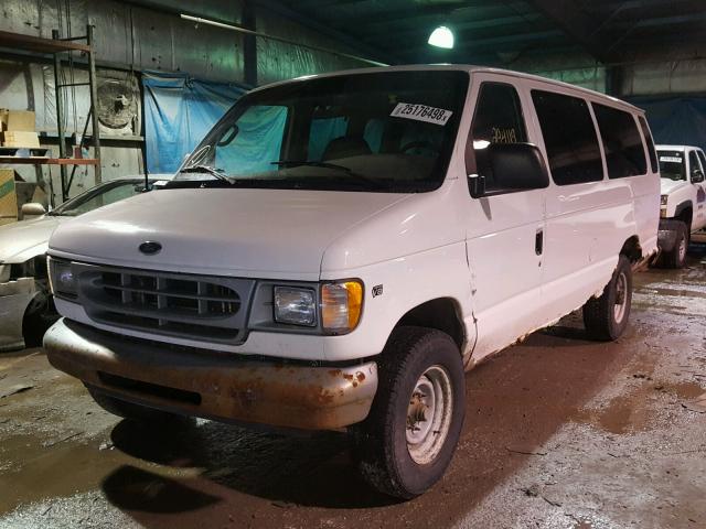 1FBSS31L01HA08247 - 2001 FORD ECONOLINE WHITE photo 2