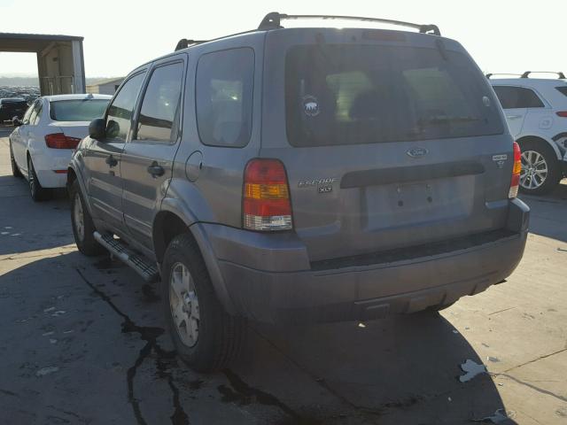 1FMCU03137KA93077 - 2007 FORD ESCAPE XLT GRAY photo 3