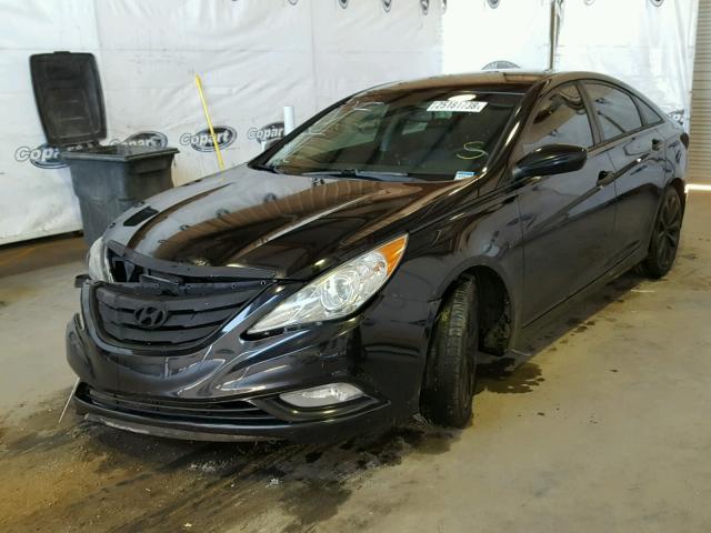 5NPEC4AC5BH308459 - 2011 HYUNDAI SONATA SE BLACK photo 2