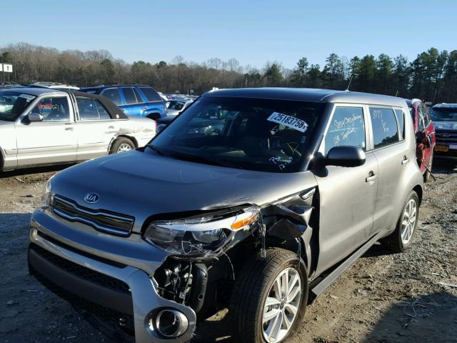 KNDJP3A59J7513350 - 2018 KIA SOUL + GRAY photo 2