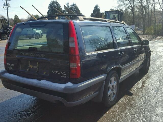 YV1LZ5640W2453438 - 1998 VOLVO V70 XC BLUE photo 4