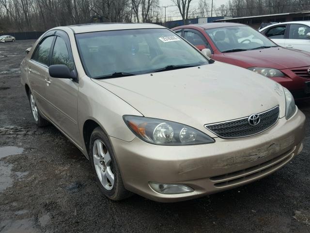 4T1BF30K32U001922 - 2002 TOYOTA CAMRY LE GOLD photo 1