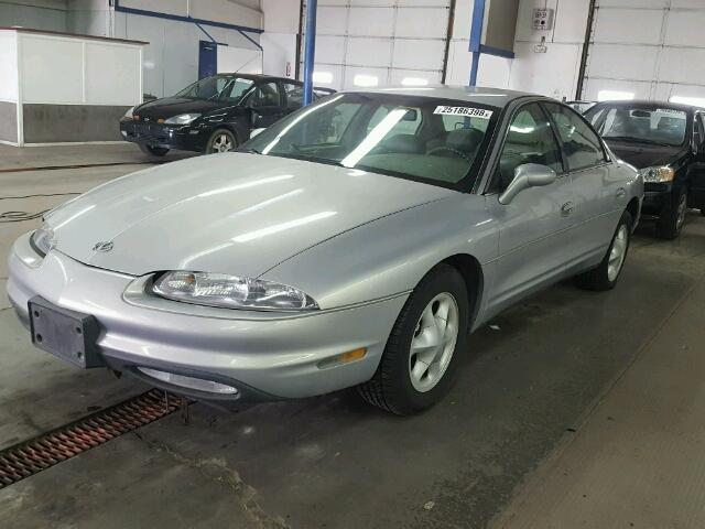 1G3GR62CXV4107913 - 1997 OLDSMOBILE AURORA SILVER photo 2