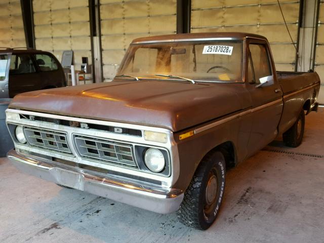 F10GRB76270 - 1977 FORD F100 BROWN photo 2