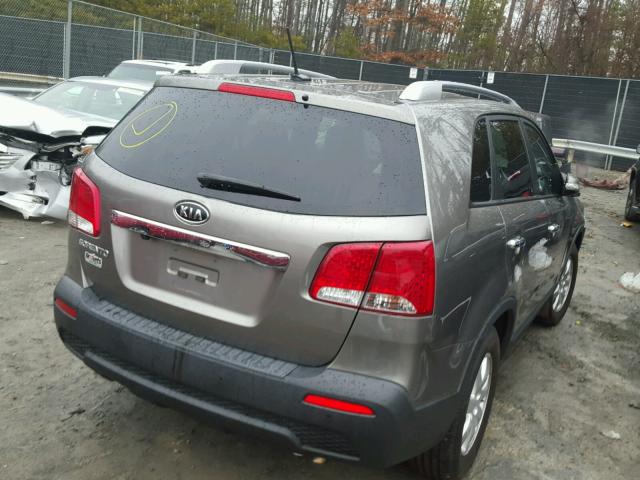 5XYKT4A65DG336396 - 2013 KIA SORENTO LX GRAY photo 4