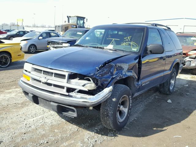 1GNCS18W81K154247 - 2001 CHEVROLET BLAZER BLUE photo 2