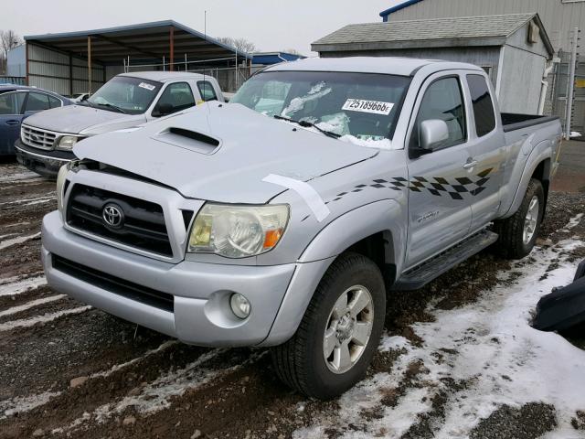 5TEUU42N26Z280874 - 2006 TOYOTA TACOMA ACC SILVER photo 2