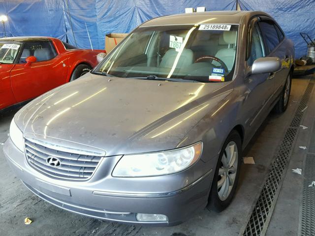 KMHFC46F57A218343 - 2007 HYUNDAI AZERA SE GRAY photo 2