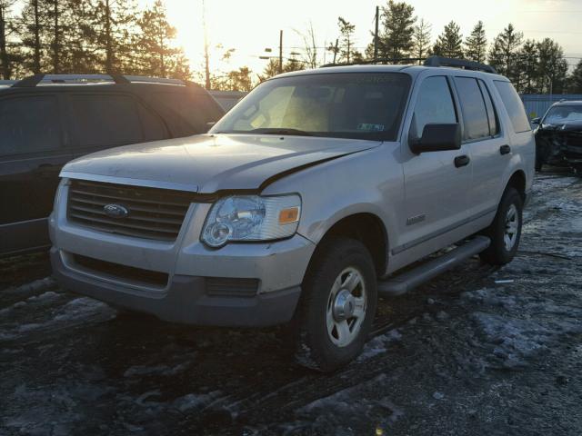 1FMEU62EX6UA76389 - 2006 FORD EXPLORER X SILVER photo 2