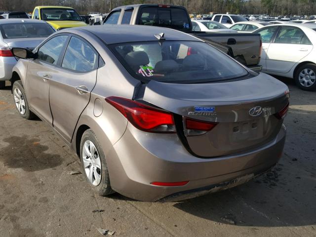 5NPDH4AE9GH692297 - 2016 HYUNDAI ELANTRA SE GOLD photo 3