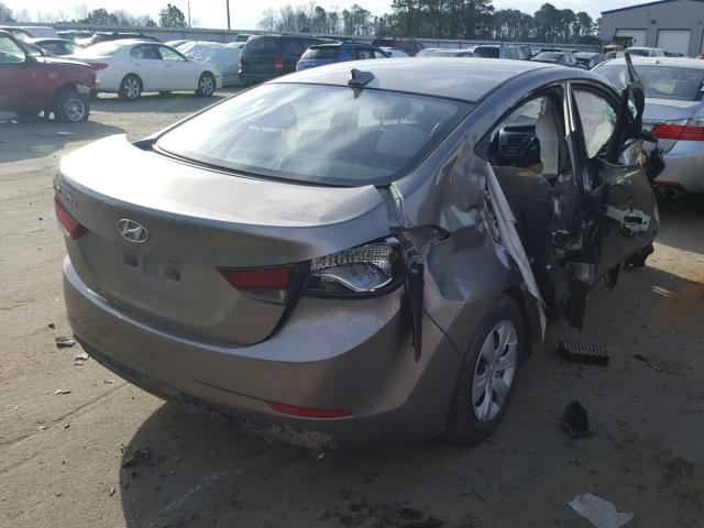 5NPDH4AE9GH692297 - 2016 HYUNDAI ELANTRA SE GOLD photo 4