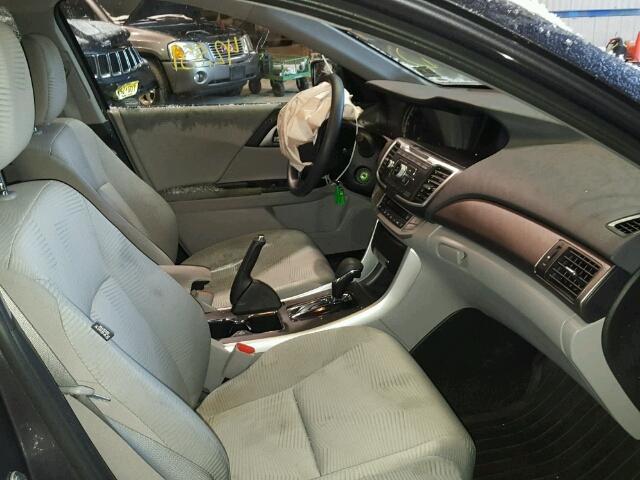 1HGCR2F32FA031061 - 2015 HONDA ACCORD LX GRAY photo 5