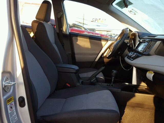 2T3ZFREV2FW133443 - 2015 TOYOTA RAV4 LE Gümüş foto 5