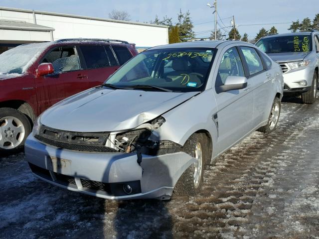 1FAHP35NX8W296292 - 2008 FORD FOCUS SE SILVER photo 2