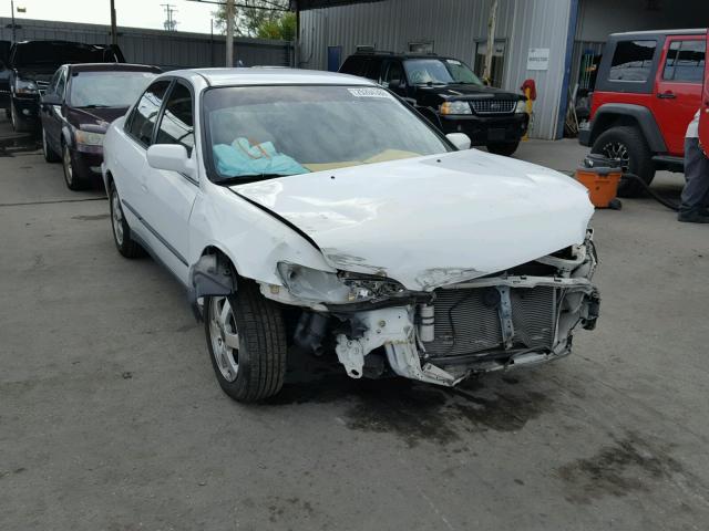 1HGCG5647WA139546 - 1998 HONDA ACCORD LX WHITE photo 1