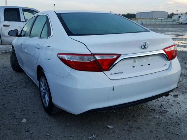 4T1BF1FK0HU364375 - 2017 TOYOTA CAMRY LE WHITE photo 3