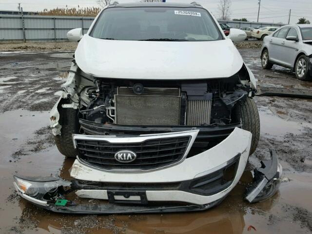 KNDPCCA68G7871840 - 2016 KIA SPORTAGE E WHITE photo 9