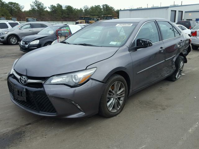 4T1BF1FK6GU132734 - 2016 TOYOTA CAMRY LE GRAY photo 2