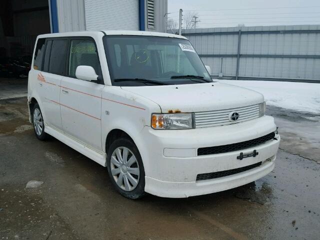 JTLKT334654029524 - 2005 TOYOTA SCION XB WHITE photo 1