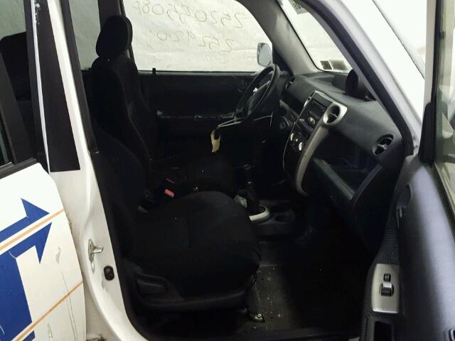 JTLKT334654029524 - 2005 TOYOTA SCION XB 白色 照片 5
