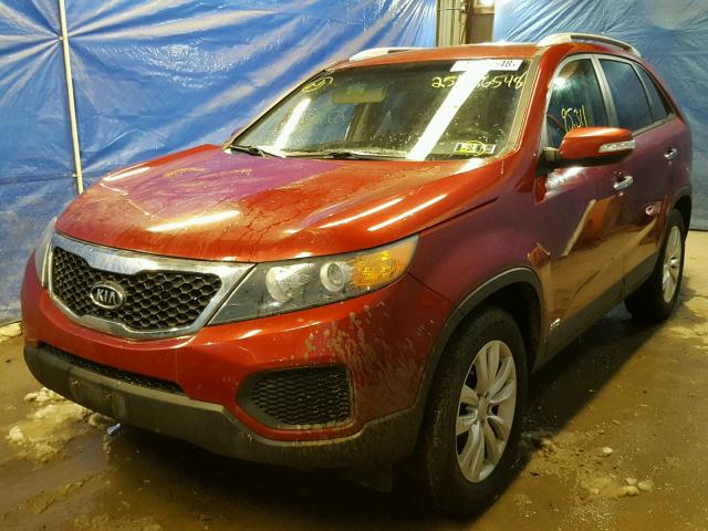 5XYKTDA29BG057222 - 2011 KIA SORENTO BA RED photo 2