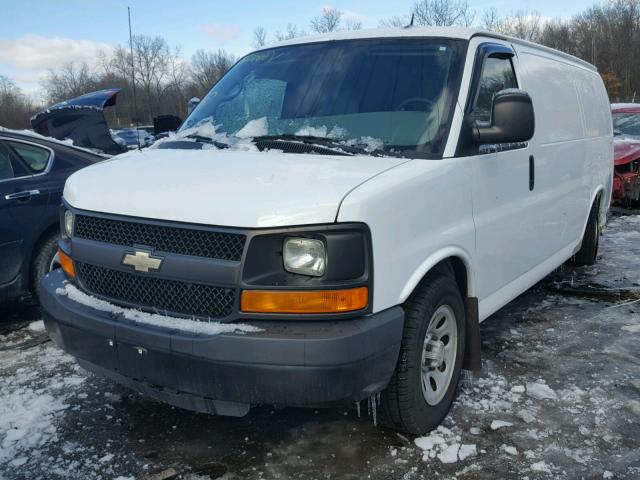 1GCSGAFX9D1163261 - 2013 CHEVROLET EXPRESS G1 WHITE photo 2