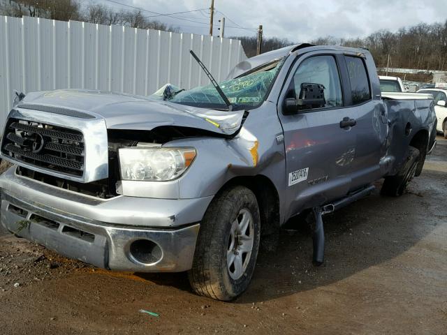 5TFST54107X001828 - 2007 TOYOTA TUNDRA DOU SILVER photo 2