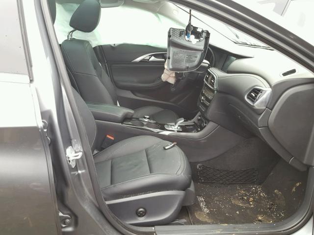 SJKCH5CR3HA020727 - 2017 INFINITI QX30 BASE SILVER photo 5