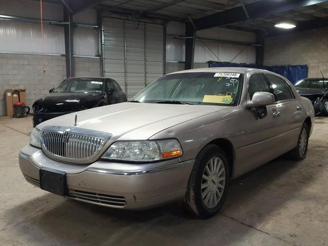 1LNHM82W33Y695177 - 2003 LINCOLN TOWN CAR S BEIGE photo 2