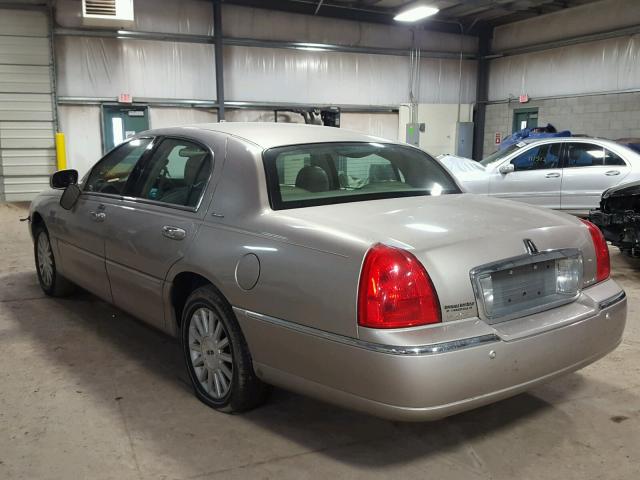 1LNHM82W33Y695177 - 2003 LINCOLN TOWN CAR S BEIGE photo 3