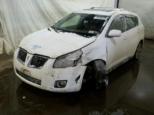 5Y2SM6E05AZ404322 - 2010 PONTIAC VIBE WHITE photo 2