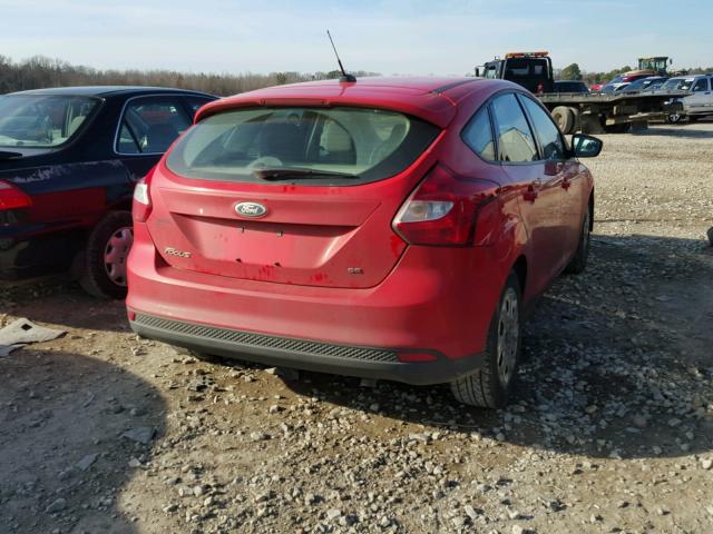 1FAHP3K23CL282397 - 2012 FORD FOCUS SE RED photo 4