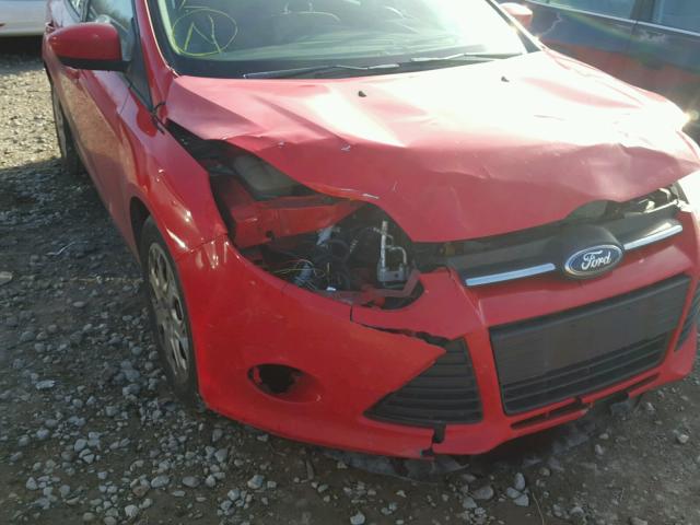 1FAHP3K23CL282397 - 2012 FORD FOCUS SE RED photo 9