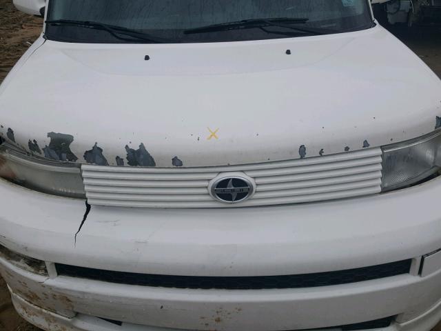 JTLKT324664093484 - 2006 TOYOTA SCION XB WHITE photo 7