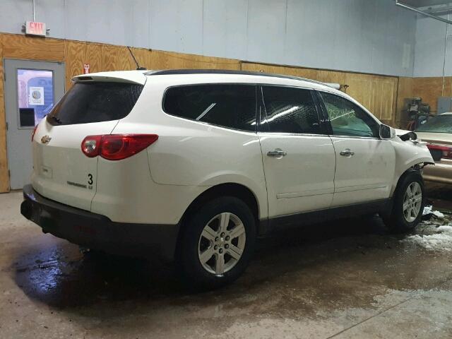 1GNKVGED6BJ380450 - 2011 CHEVROLET TRAVERSE L WHITE photo 4