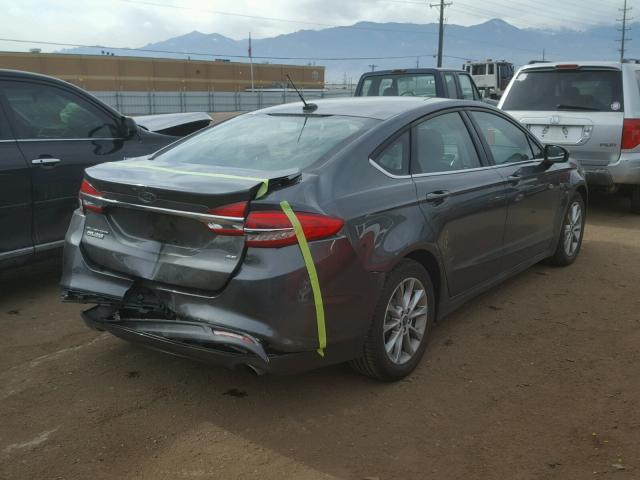 3FA6P0H75HR398492 - 2017 FORD FUSION SE GRAY photo 4